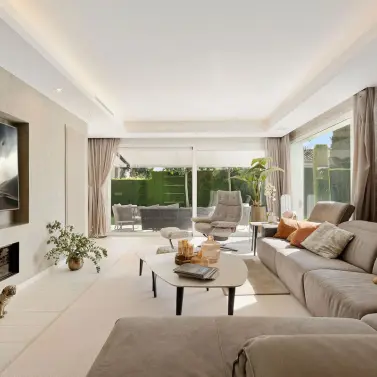 Venta de villa independiente en Nueva Andalucía