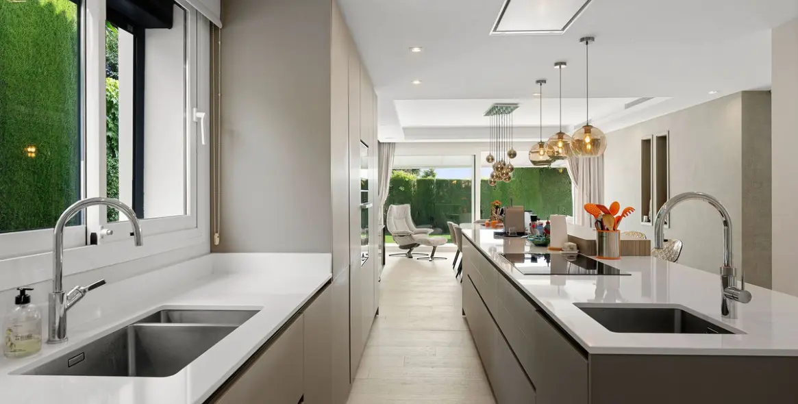 Sale of detached villa in Nueva Andalucía 8