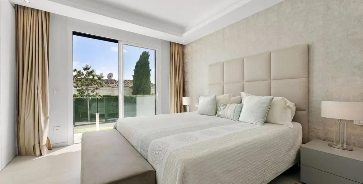 Sale of detached villa in Nueva Andalucía 16