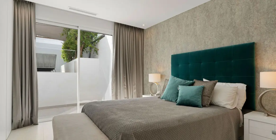 Sale of detached villa in Nueva Andalucía 25