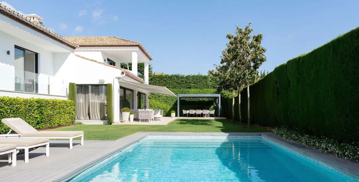 Sale of detached villa in Nueva Andalucía 28