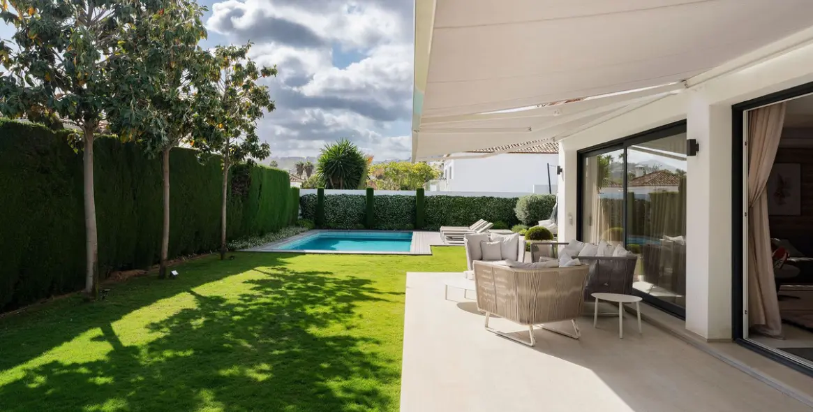 Sale of detached villa in Nueva Andalucía 33