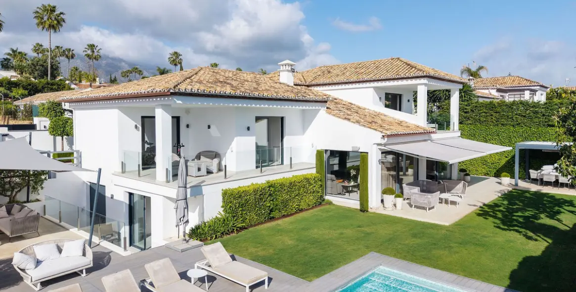 Sale of detached villa in Nueva Andalucía 37