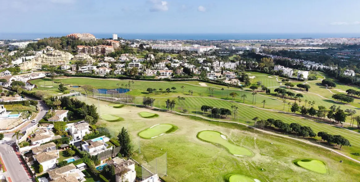 Sale of detached villa in Nueva Andalucía 40
