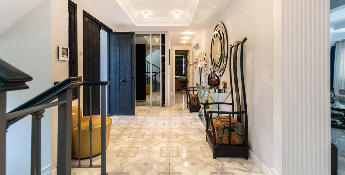 Продажа  отдельно стоящей виллы в Marbella East (район Hacienda Las Chapas) 3