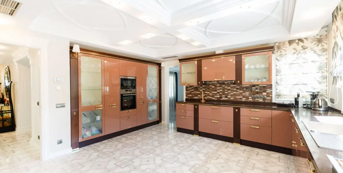 Продажа  отдельно стоящей виллы в Marbella East (район Hacienda Las Chapas) 7