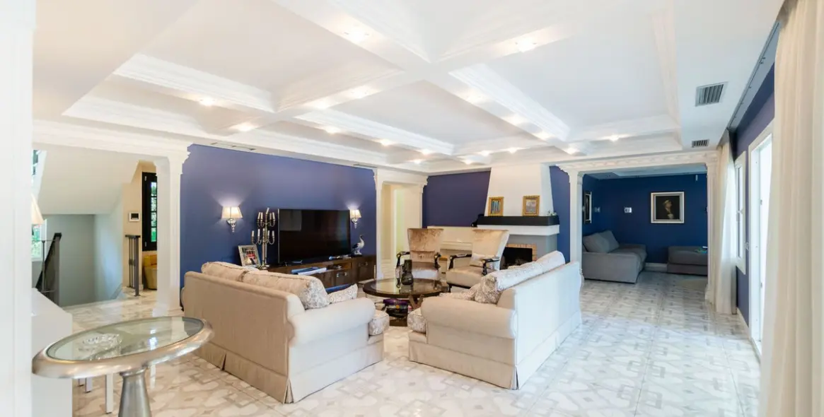 Продажа  отдельно стоящей виллы в Marbella East (район Hacienda Las Chapas) 10