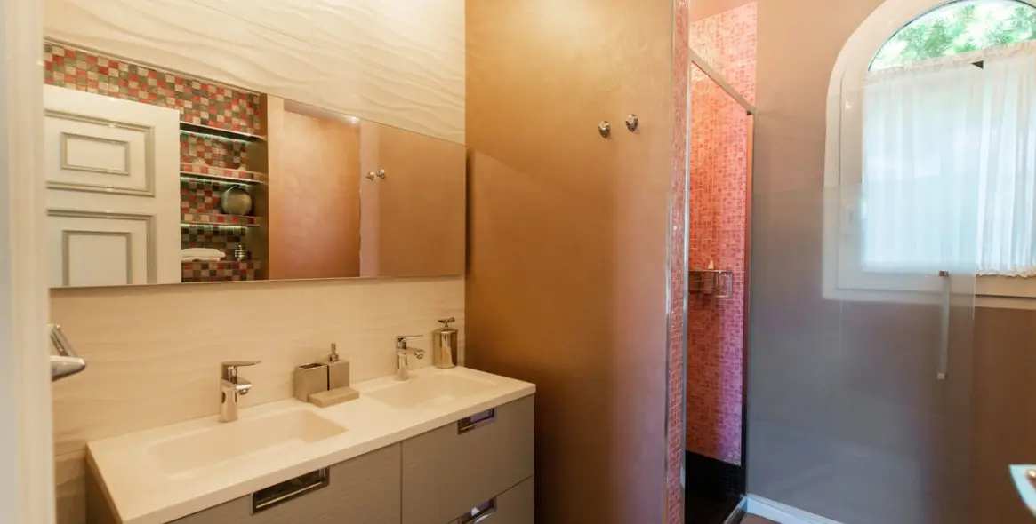 Sale of detached villa in Hacienda Las Chapas 24