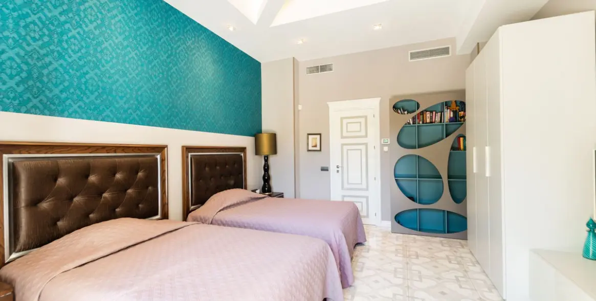 Sale of detached villa in Hacienda Las Chapas 28