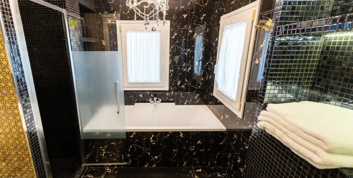 Sale of detached villa in Hacienda Las Chapas 34