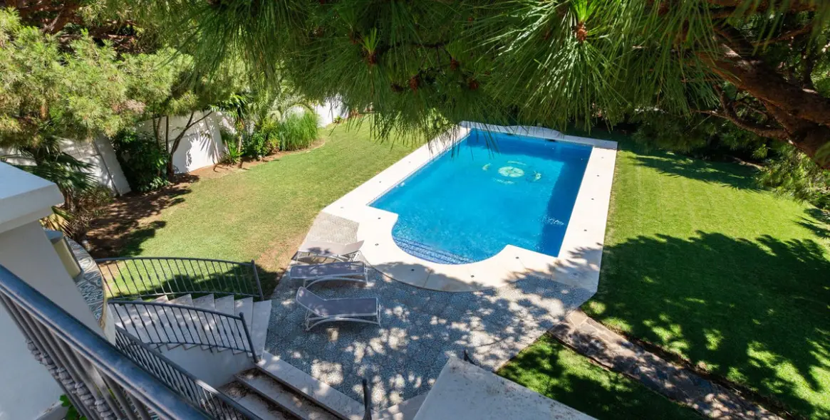 Sale of detached villa in Hacienda Las Chapas 44