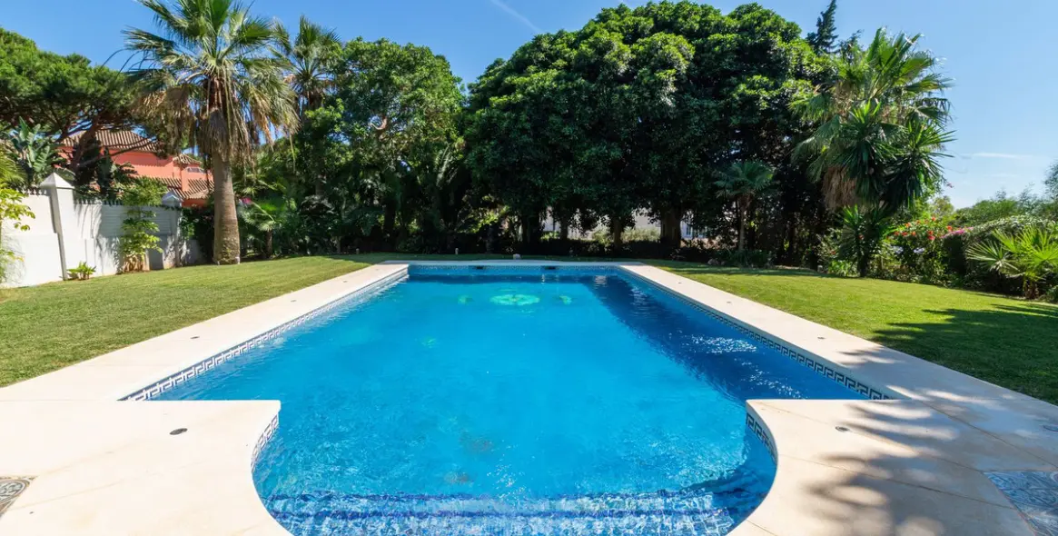 Sale of detached villa in Hacienda Las Chapas 46