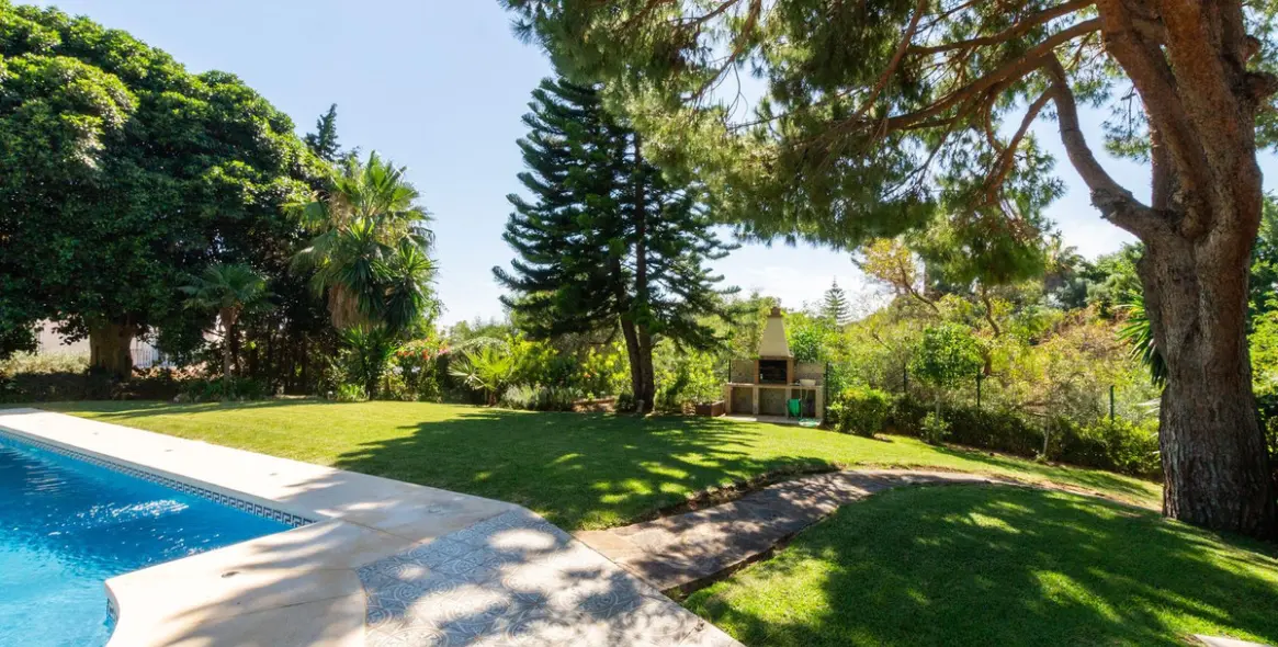 Sale of detached villa in Hacienda Las Chapas 47