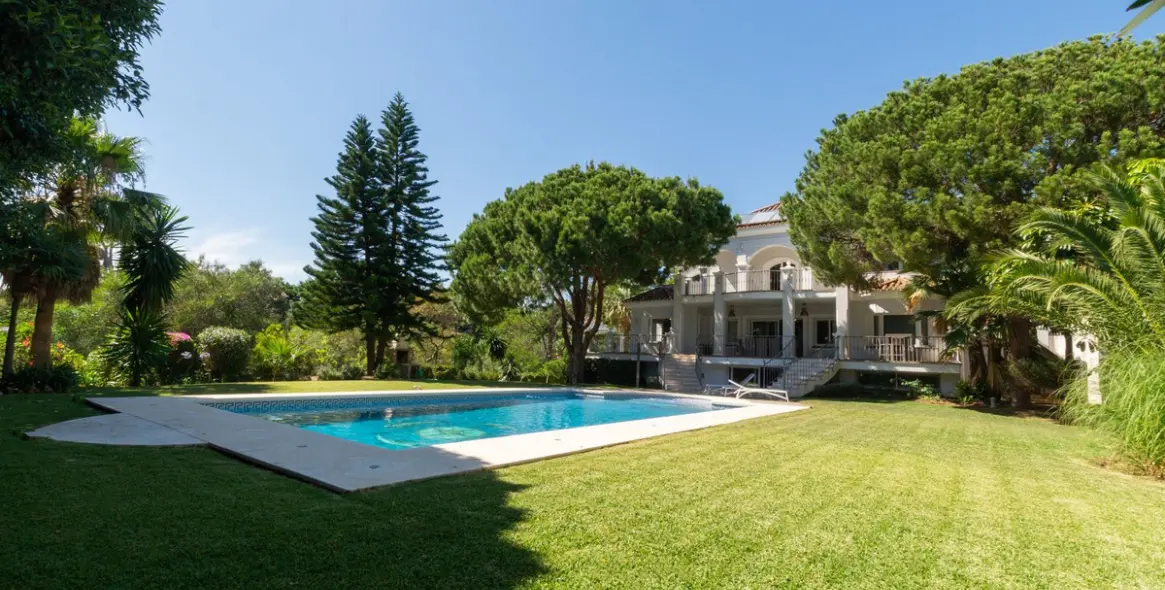 Sale of detached villa in Hacienda Las Chapas 49