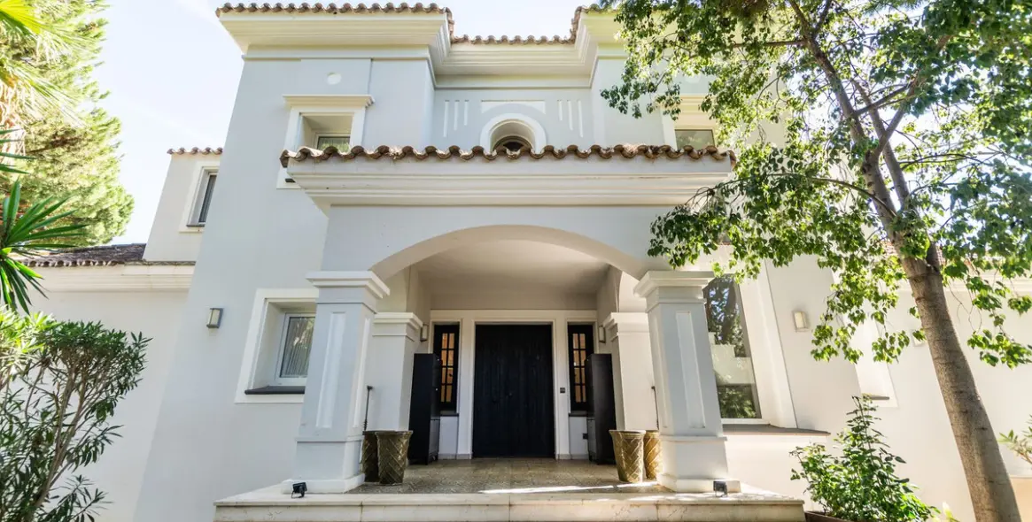 Sale of detached villa in Hacienda Las Chapas 50