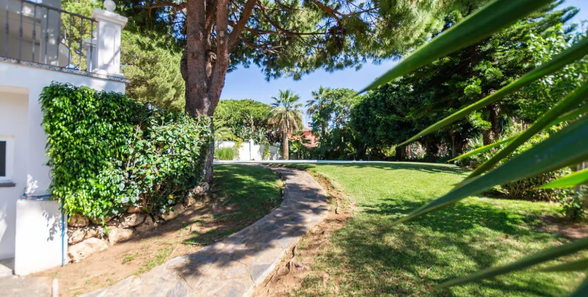 Sale of detached villa in Hacienda Las Chapas 51