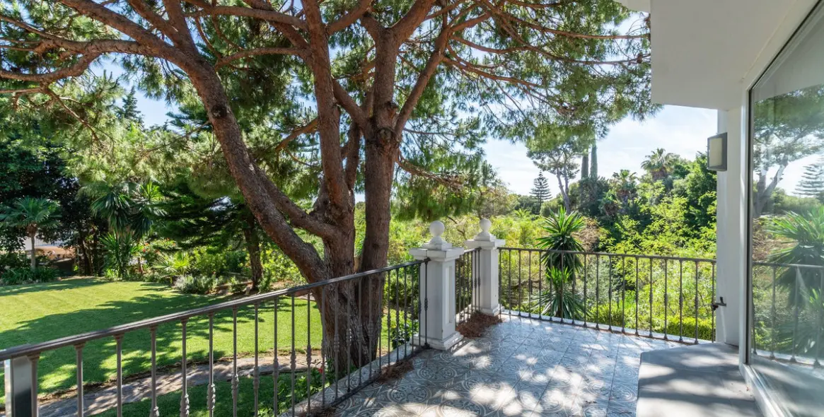 Sale of detached villa in Hacienda Las Chapas 54