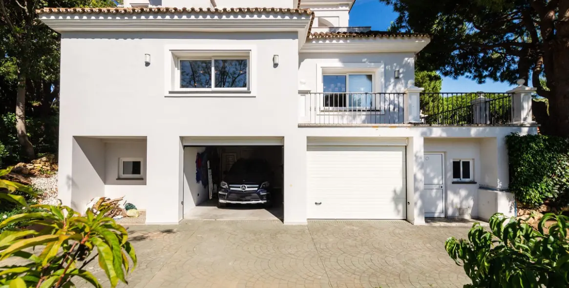 Sale of detached villa in Hacienda Las Chapas 55