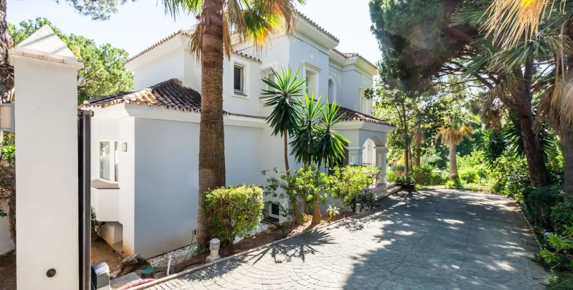 Sale of detached villa in Hacienda Las Chapas 57