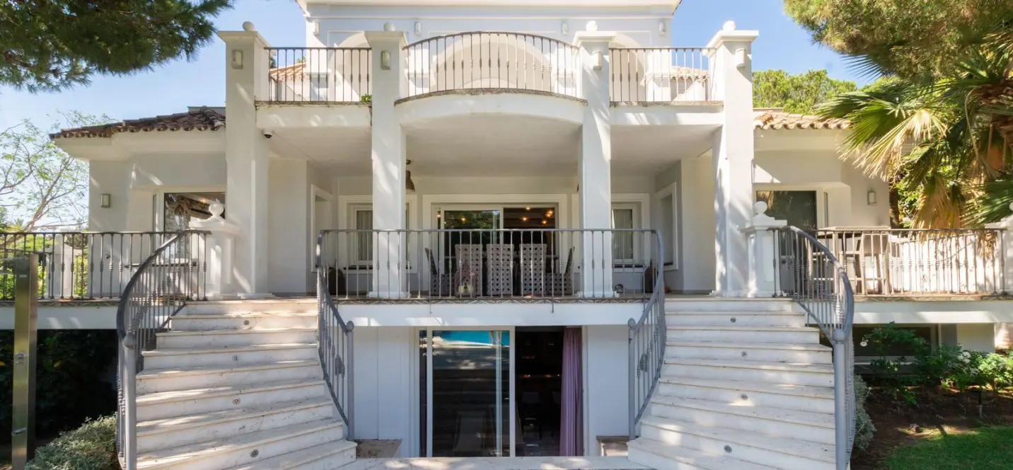 Long-term rent of detached villa in Hacienda Las Chapas 0