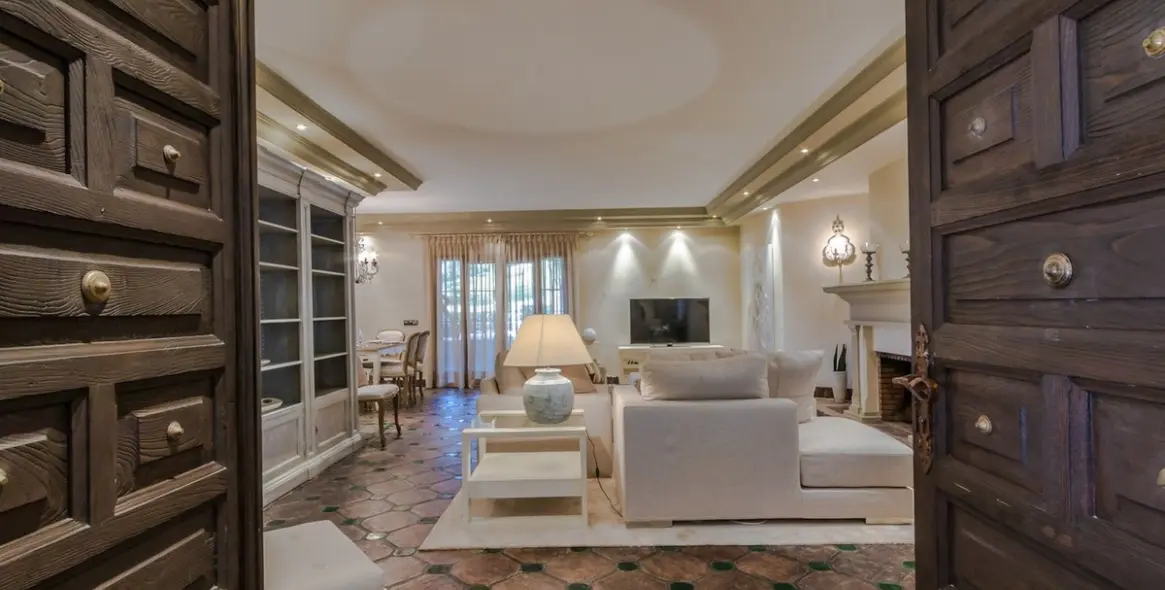 Продажа  отдельно стоящей виллы в Costabella 19