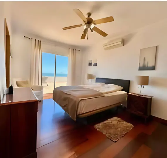 Venta de villa independiente en Estepona