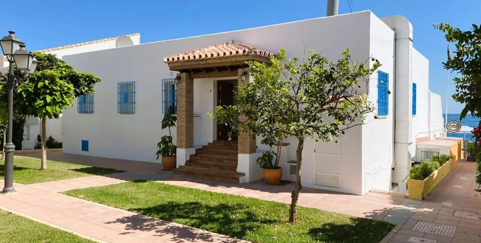 Продажа  отдельно стоящей виллы в Estepona 18
