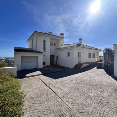 Sale of detached villa in La Quinta