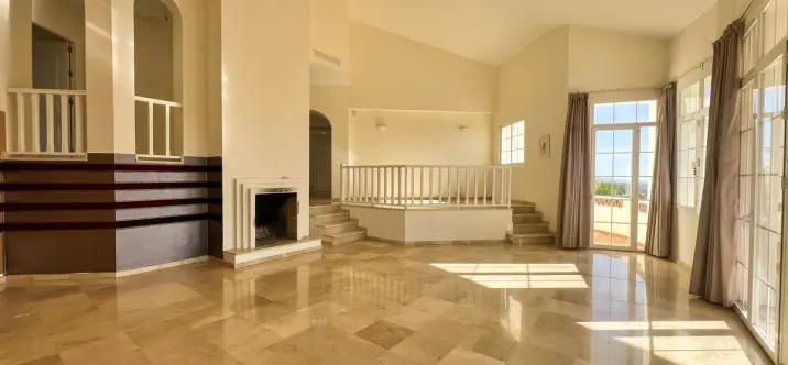 Sale of detached villa in La Quinta 2