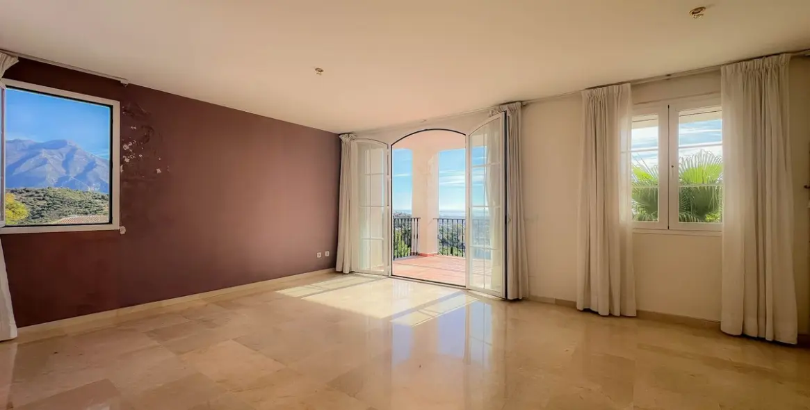 Sale of detached villa in La Quinta 4