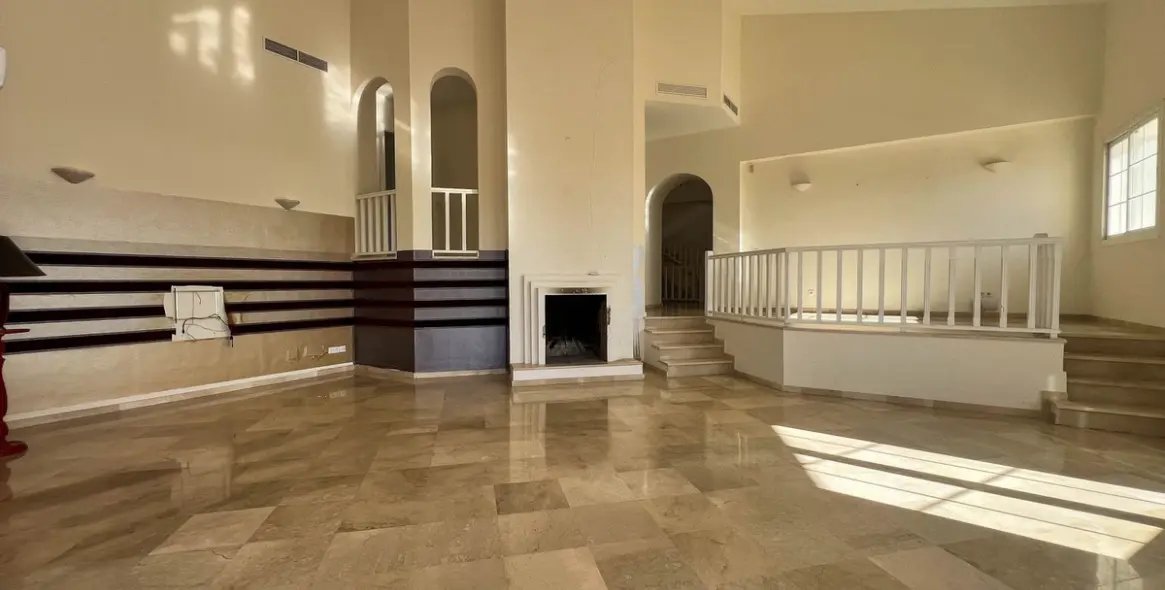 Sale of detached villa in La Quinta 9