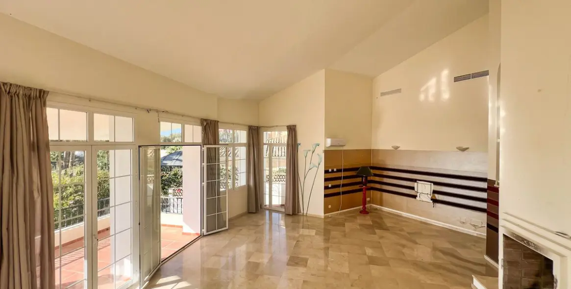 Sale of detached villa in La Quinta 10