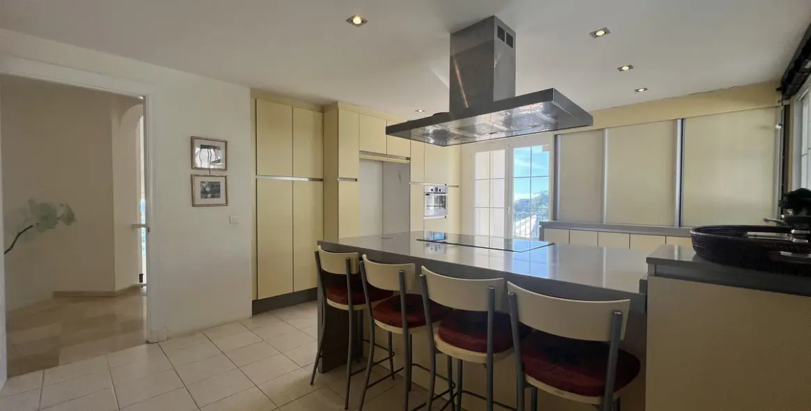 Sale of detached villa in La Quinta 12