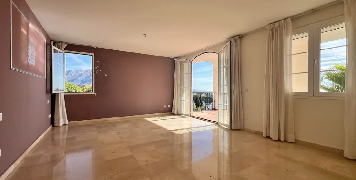 Sale of detached villa in La Quinta 13