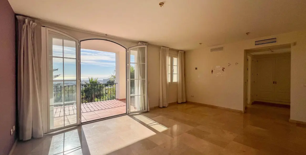 Sale of detached villa in La Quinta 14