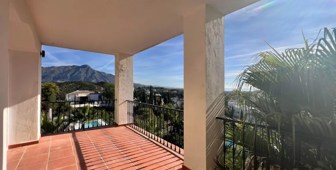 Sale of detached villa in La Quinta 15