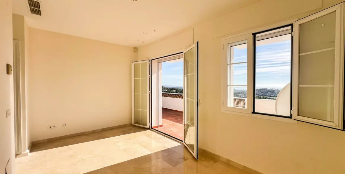 Sale of detached villa in La Quinta 22