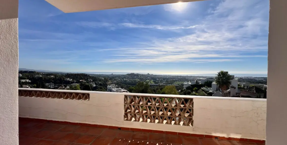 Sale of detached villa in La Quinta 24