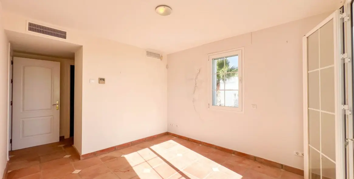 Sale of detached villa in La Quinta 26