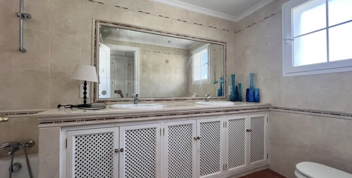 Sale of detached villa in La Quinta 27