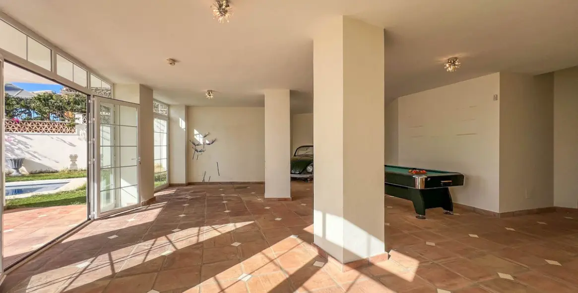 Sale of detached villa in La Quinta 32