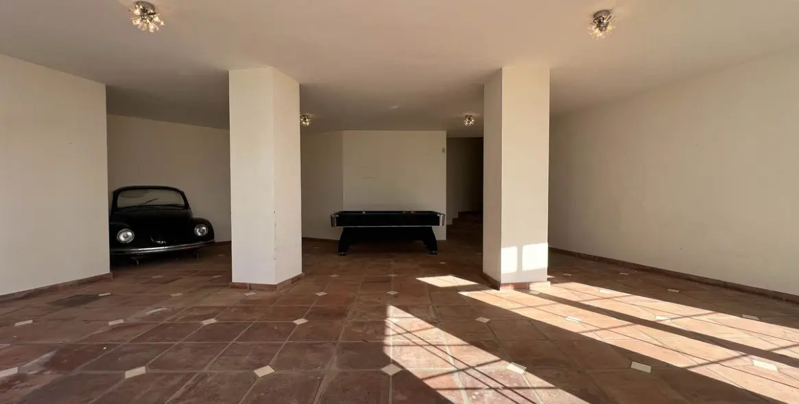 Sale of detached villa in La Quinta 33