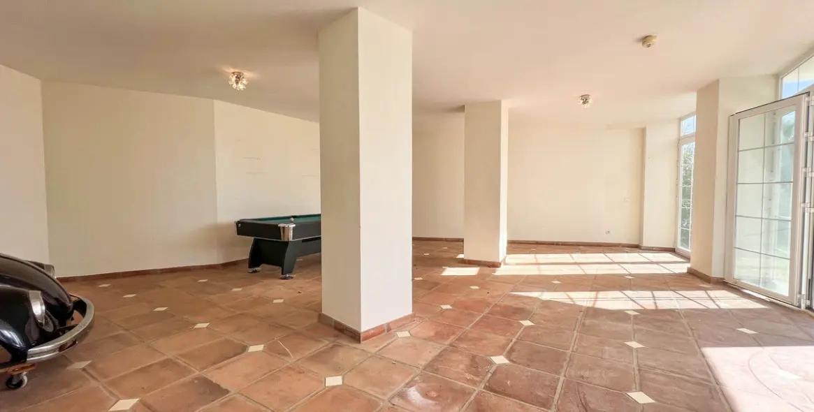 Sale of detached villa in La Quinta 34