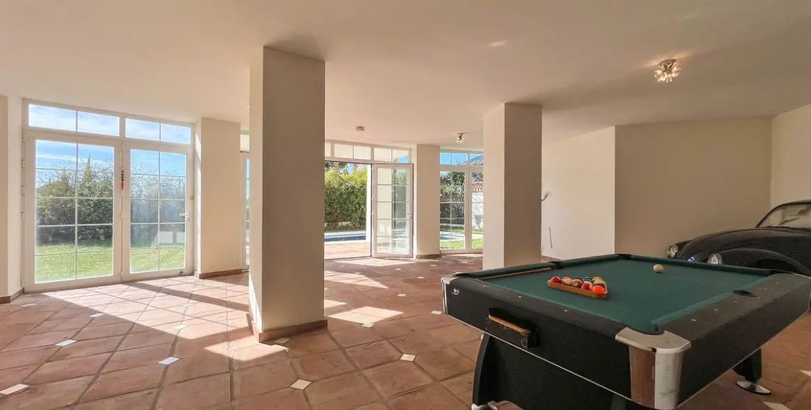 Sale of detached villa in La Quinta 35