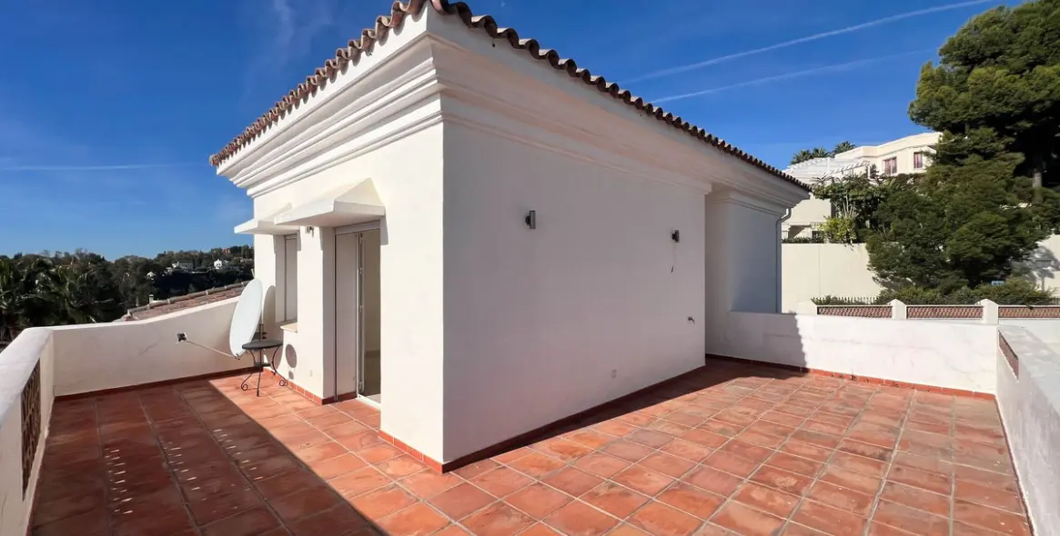 Sale of detached villa in La Quinta 42