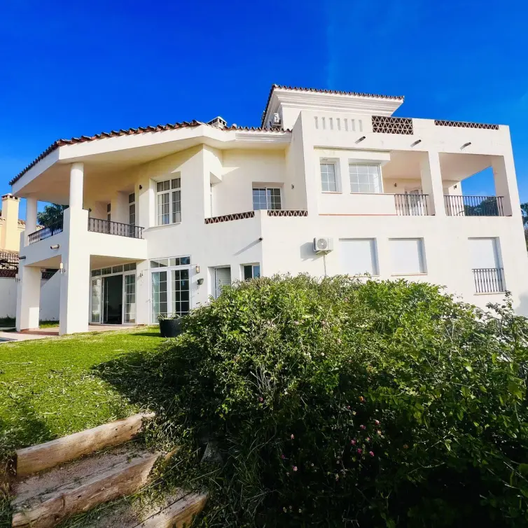 Продажа  отдельно стоящей виллы в La Quinta