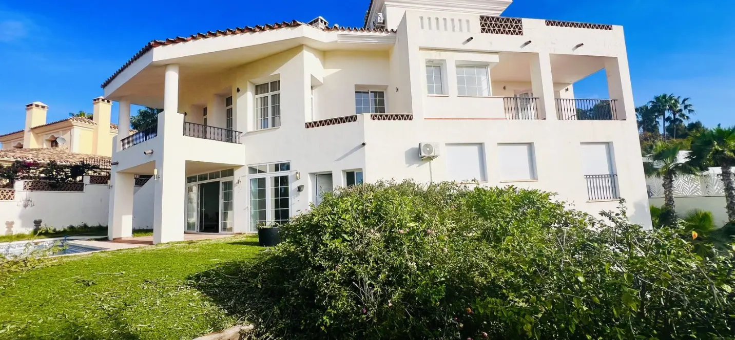 Продажа  отдельно стоящей виллы в La Quinta 1