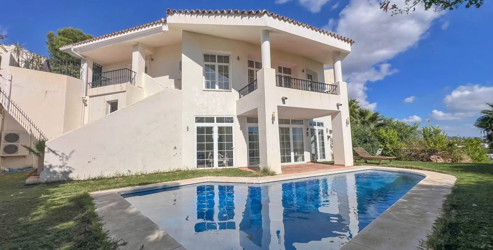 Продажа  отдельно стоящей виллы в La Quinta 53