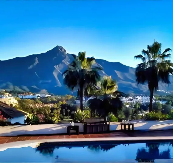 Venta de villa independiente en Nueva Andalucía