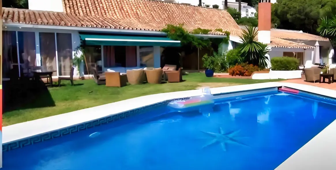 Продажа  отдельно стоящей виллы в Nueva Andalucía 4